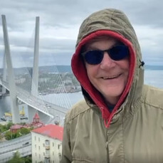 Сергей Маковецкий поздравил себя с днём рождения на фоне Золотого моста 