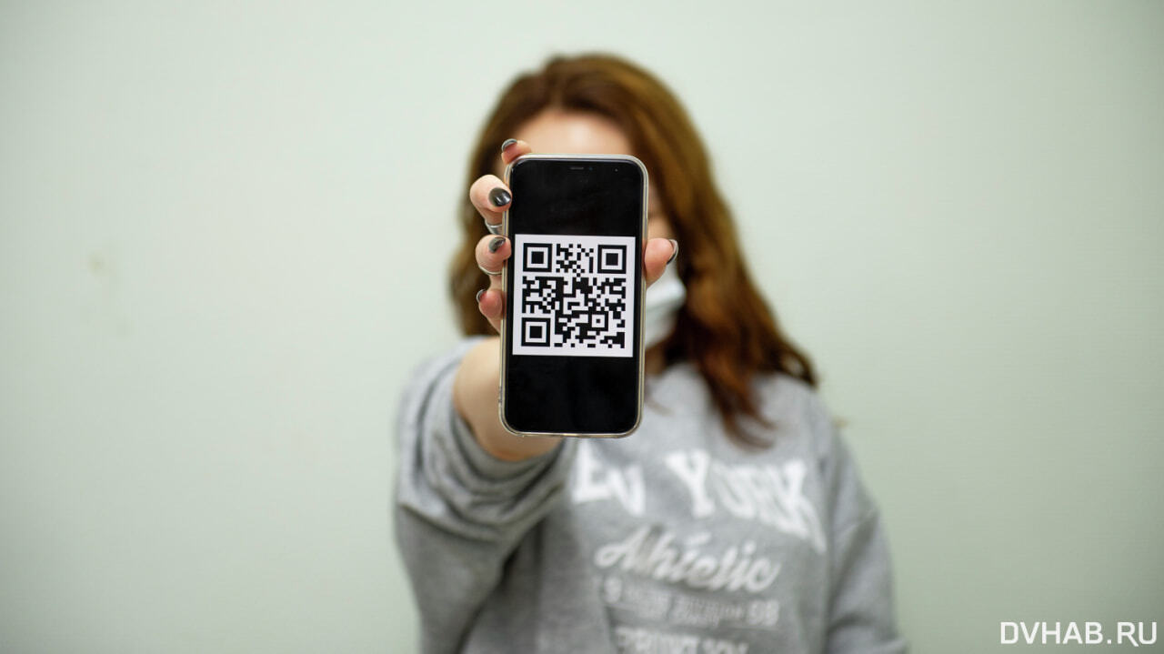 Оплачивать покупки по QR-коду смогут держатели карт 