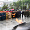 Более пятисот человек собрались у Вечного Огня — newsvl.ru