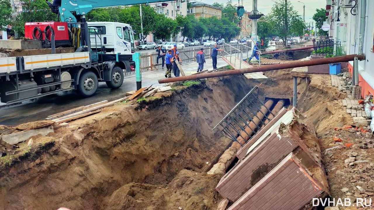 Крыльцо магазина рухнуло при реконструкции водопровода в Комсомольске  (ФОТО; ВИДЕО) — Новости Хабаровска