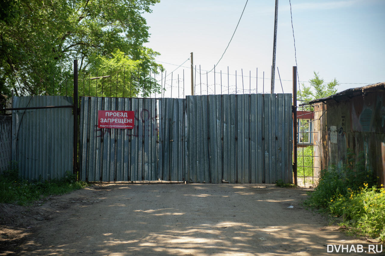 Выходов к прогулочной дамбе лишились хабаровчане (ФОТО; ПЕРЕКЛИЧКА) —  Новости Хабаровска