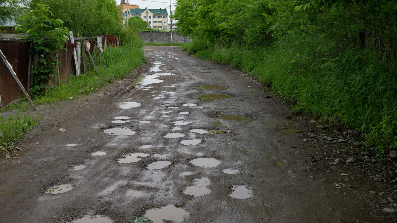 И так сойдет: в мэрии приняли у подрядчика наполовину сделанную дорогу  (ФОТО) — Новости Хабаровска