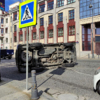 Машина упала на бок, её протащило ещё несколько метров — newsvl.ru