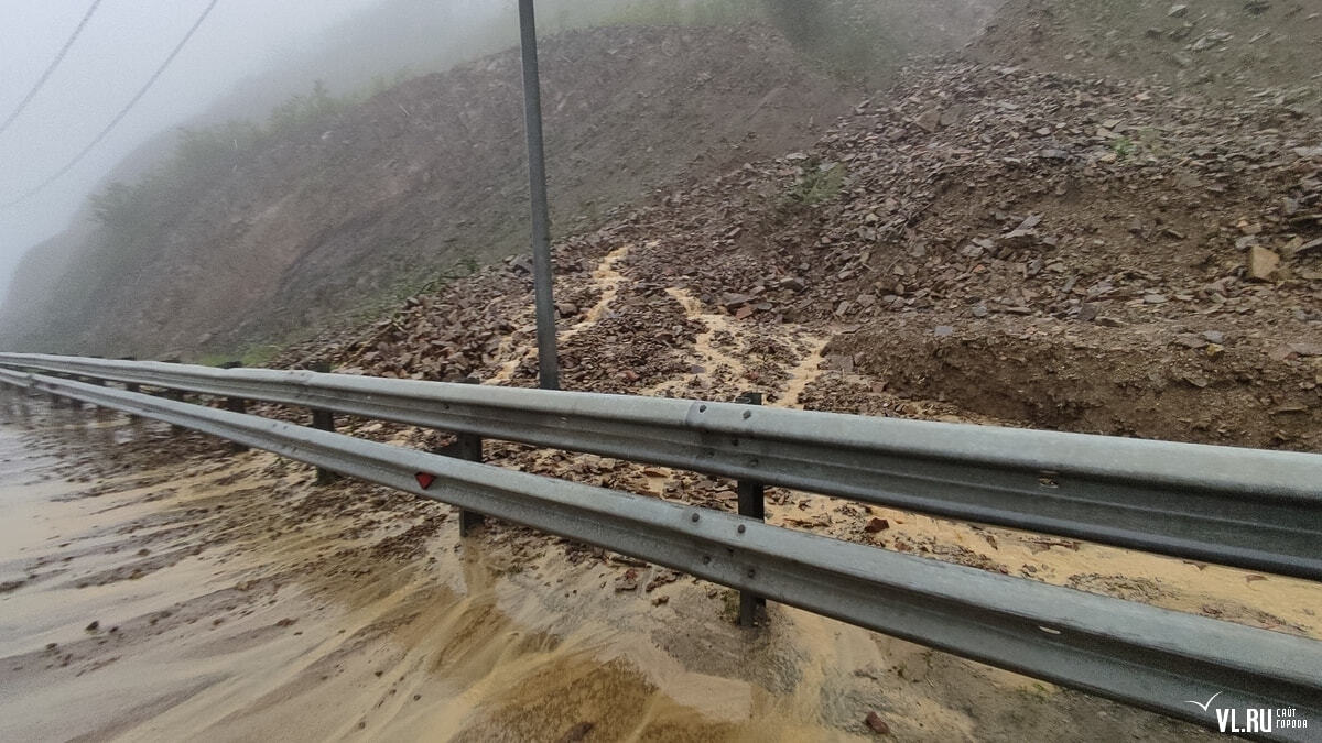 Вода по капот: дороги затопило во Владивостоке после утреннего дождя (ФОТО;  ВИДЕО) — Новости Хабаровска