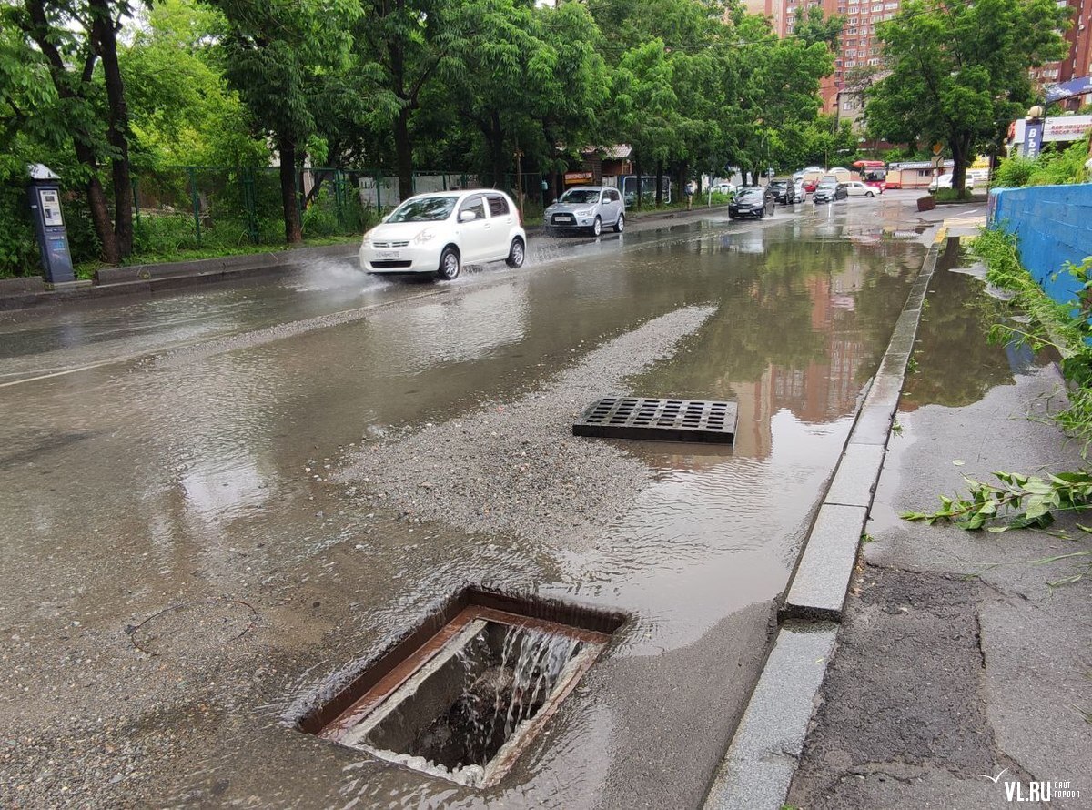 Куда сходить во владивостоке в дождь. Потоп во Владивостоке. Владивосток дождь. Владивосток затопило 2023. Дождик во Владивостоке.