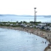 Слева от озера каменистый пляж бухты Соболь — newsvl.ru