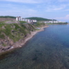 Примерно там, где кончаются дома, закончится и набережная с пляжем — newsvl.ru