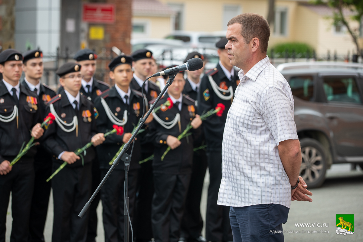 Во Владивостоке открыли мемориальную доску на доме, где жил адмирал Геннадий  Хватов – Новости Владивостока на VL.ru