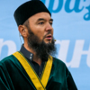 У имама был микрофон, через который его речь транслировалась в колонки — newsvl.ru