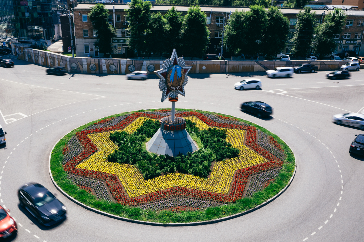 Городские узоры. Клумба по правилам. Яркие цветы для клумбы.