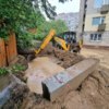 Миниатюрную "дамбу" укрепили железобетонными блоками — newsvl.ru