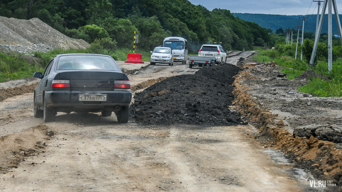 Скорость в 5 км: дорогу до популярной в Приморье бухты разбили подрядчики  (ВИДЕО) — Новости Хабаровска