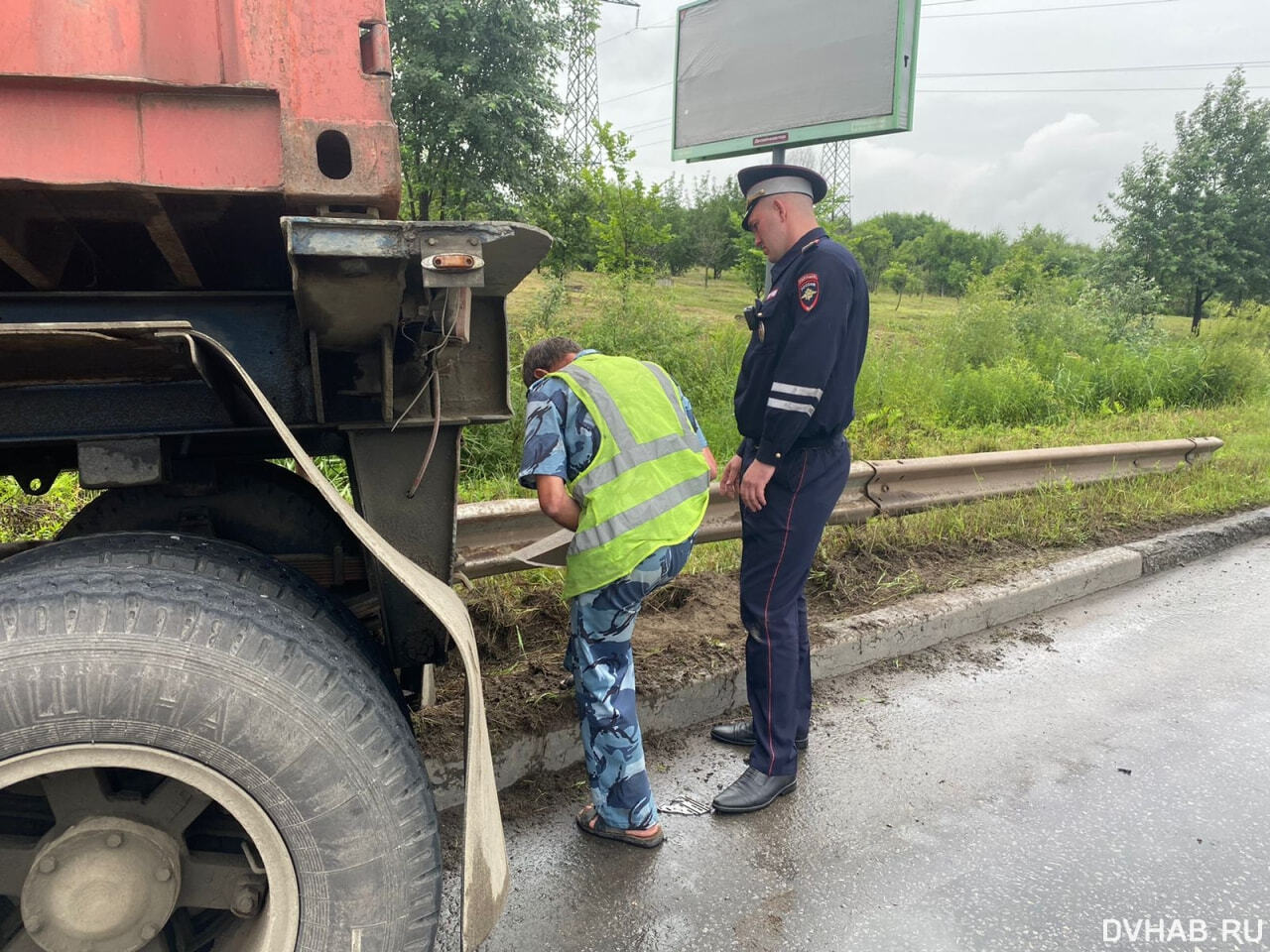 Водитель контейнеровоза разбил учебную машину автошколы (ФОТО) — Новости  Хабаровска