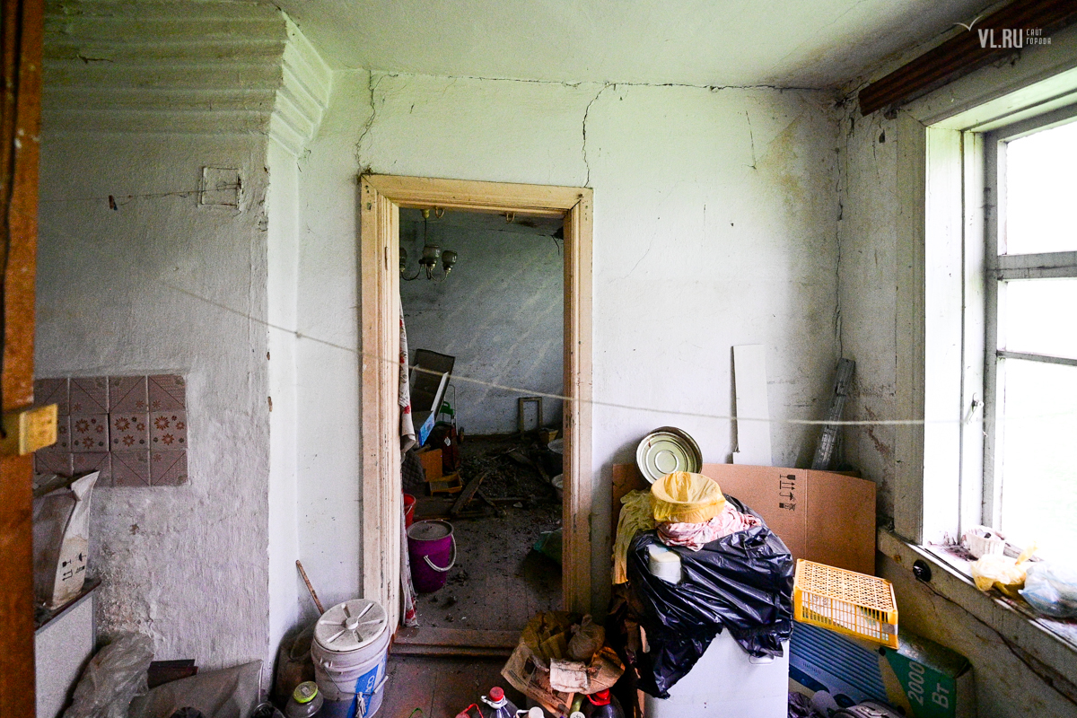 выселяют из квартиры. дом сирот. неплательщики коммунальных услуг. выселяют из квартиры. новости волгограда общежитие сгорела на поддубного.