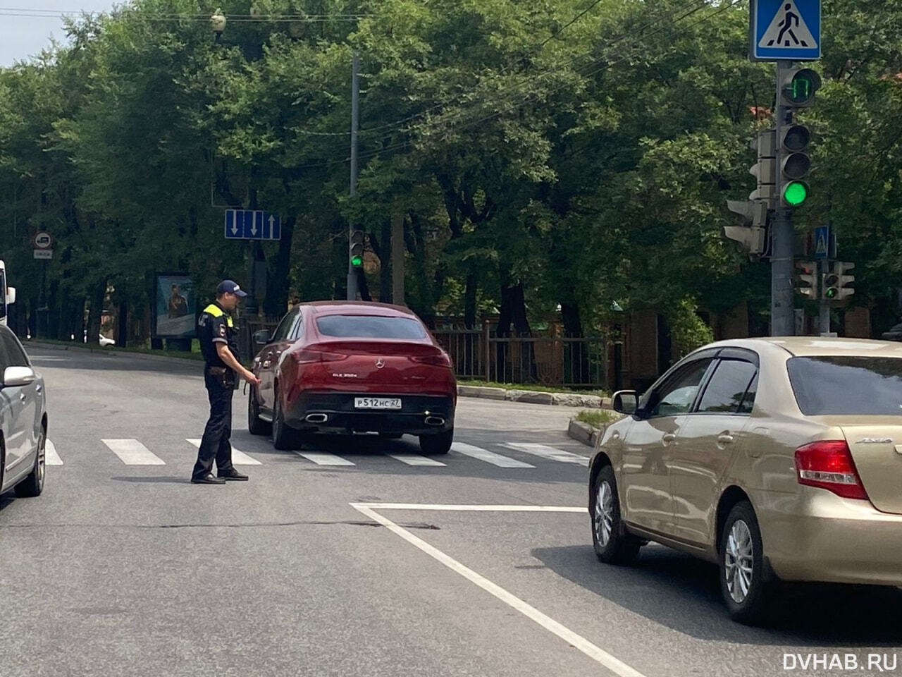 Беременная vs военная: автомобилистка сбила пешехода у штаба ВВО (ФОТО) —  Новости Хабаровска