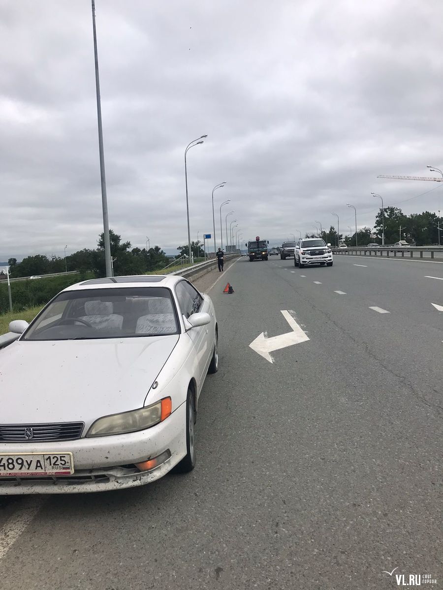 На развязке низководного моста в районе Седанки автомобили пробивают колёса  из-за глубоких ям (ФОТО) – Новости Владивостока на VL.ru