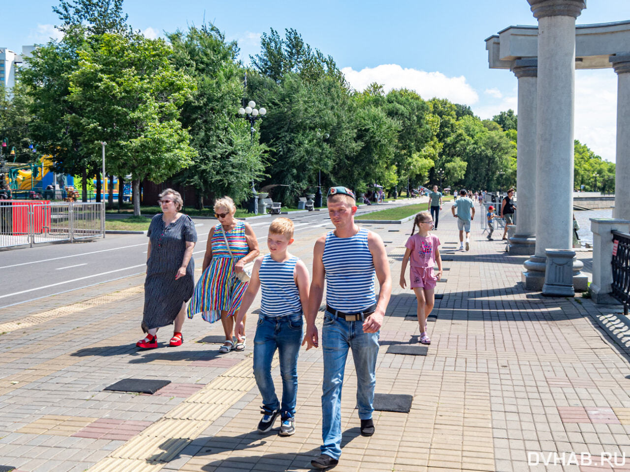 В фонтанах не купаются: День ВДВ отмечают в Хабаровске (ФОТО; ВИДЕО) —  Новости Хабаровска