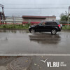 На Воропаева из люка вытекает на дорогу вода с неприятным запахом (ФОТО)