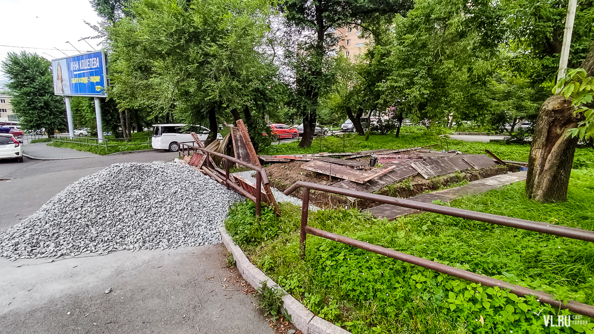 В сквере Острякова на Первой Речке начали строить торговый павильон, но  потом передумали (ФОТО) – Новости Владивостока на VL.ru