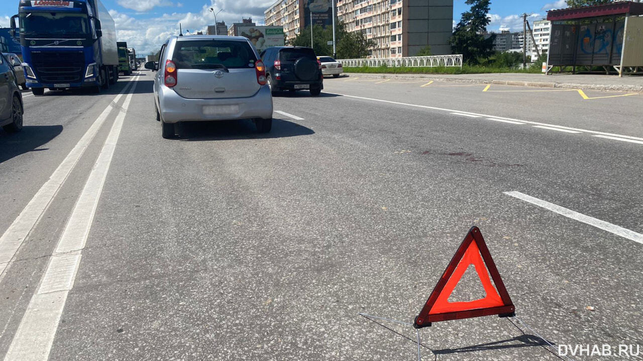 Бабушка на дедушку: на Трехгорной автомобилистка сбила пешехода (ФОТО) —  Новости Хабаровска