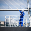 Моряки готовят судно к выходу в море  — newsvl.ru