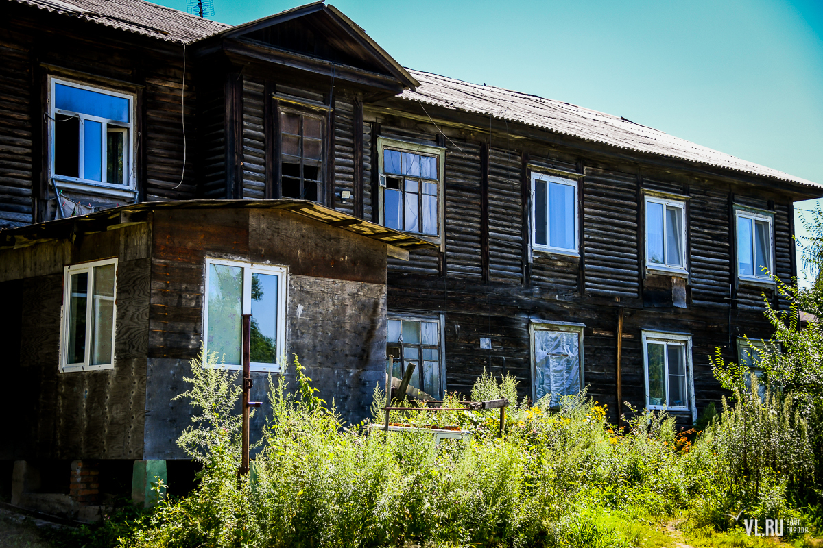 Жители аварийного барака в пригороде Владивостока третий день живут без  электричества и восемь лет ждут переселения (ФОТО) – Новости Владивостока  на VL.ru