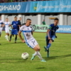 Данил Бабин навешивает мяч в штрафную «Калуги» — newsvl.ru