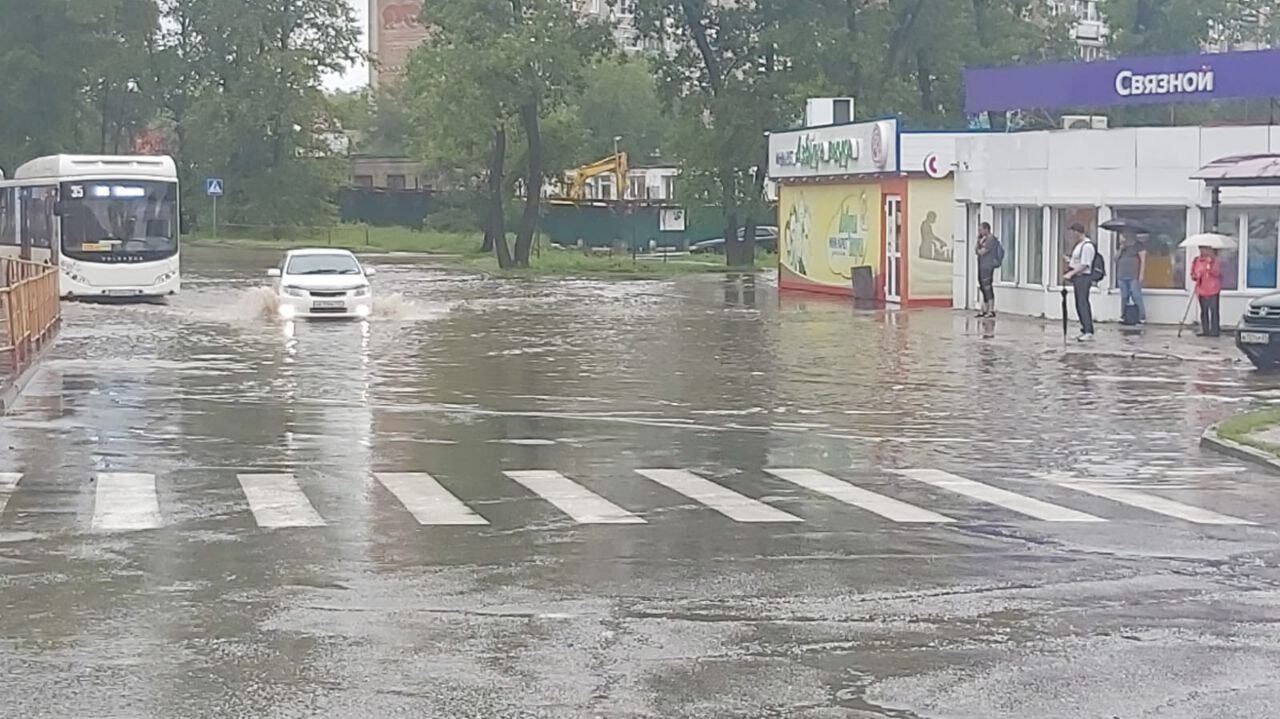 Уехать на автобусе не могли хабаровчане из-за затопленных остановок (ФОТО;  ВИДЕО) — Новости Хабаровска