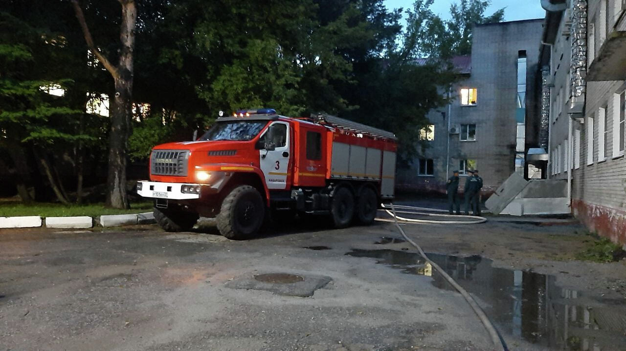 Воду из подвалов жилых домов откачивают спасатели (ФОТО) — Новости  Хабаровска