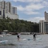 Волны мешали сёрферам — newsvl.ru