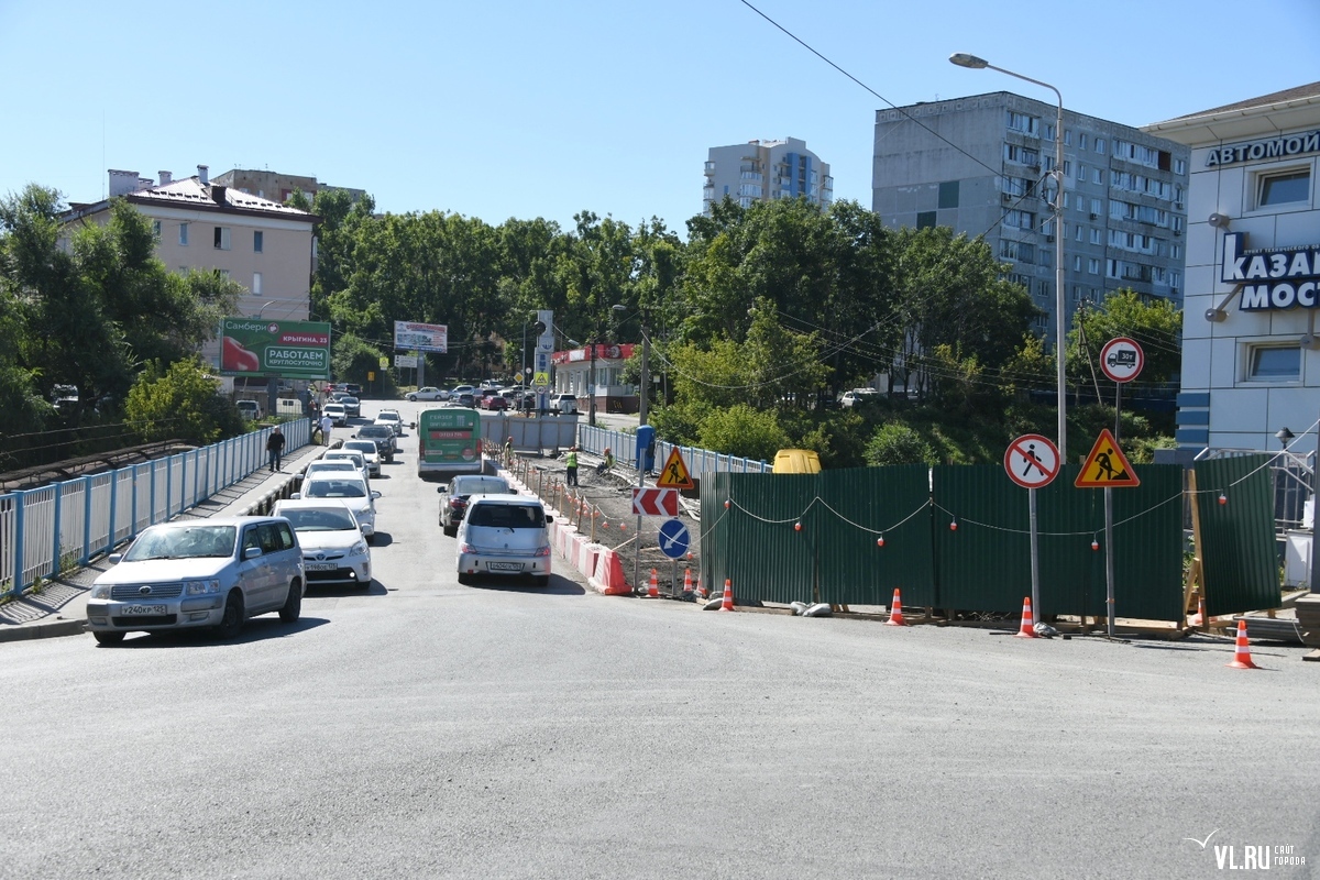 С половины Казанского моста во Владивостоке сняли дорожное полотно –  Новости Владивостока на VL.ru