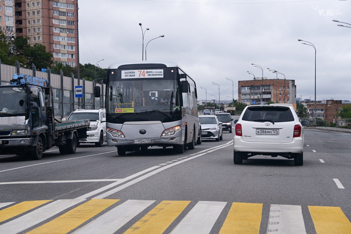 Автомобилистам Владивостока сократили путь на Окатовой, разрешив поворот  налево перед светофором – Новости Владивостока на VL.ru