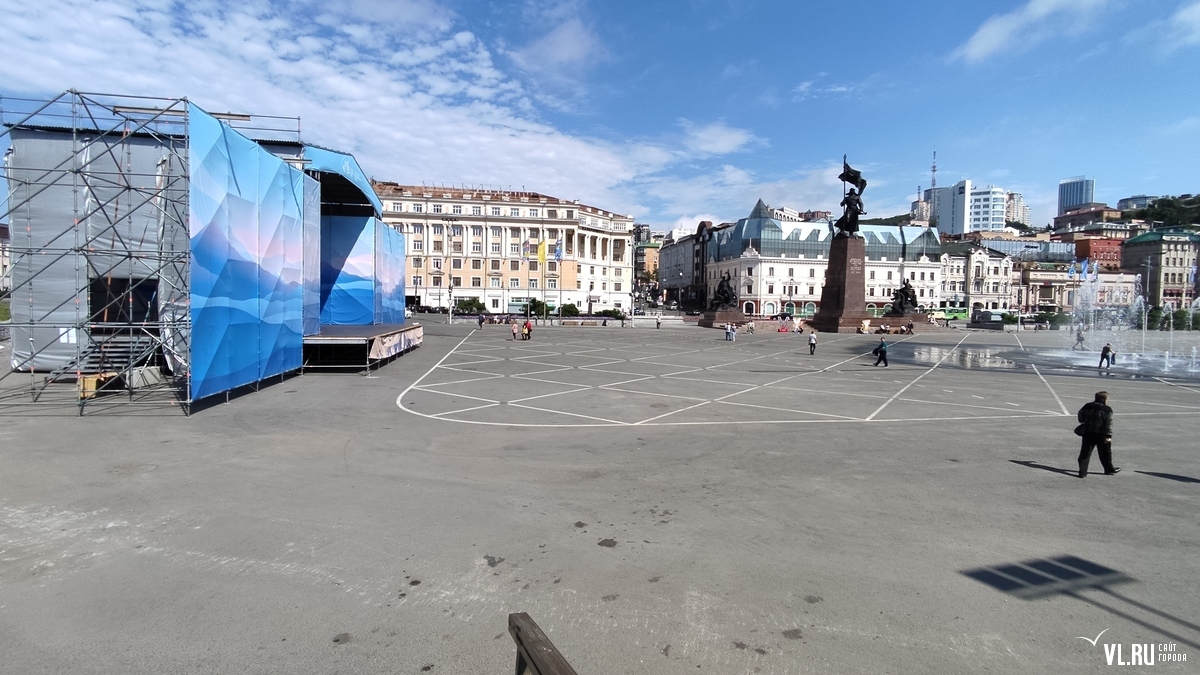 На центральной площади Владивостока убрали забор, установленный перед  началом игр «Дети Азии» (ФОТО) – Новости Владивостока на VL.ru