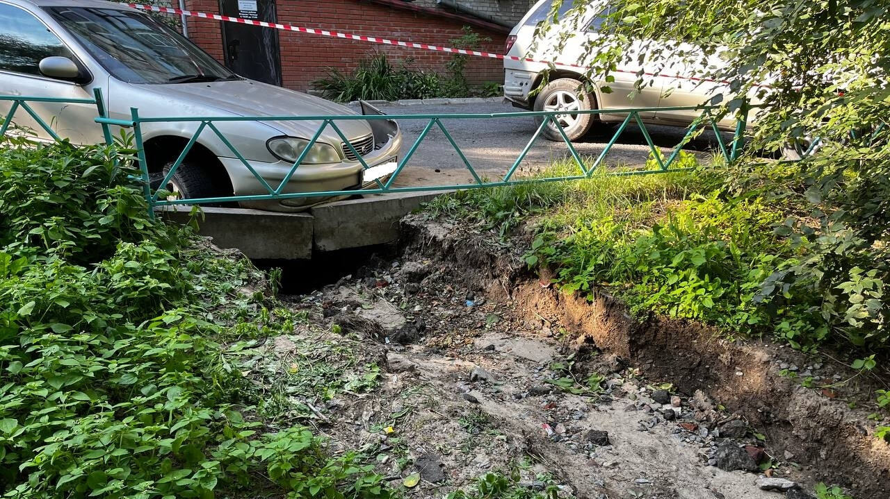 Парковка проваливается в центре города после ремонтных работ (ФОТО) —  Новости Хабаровска