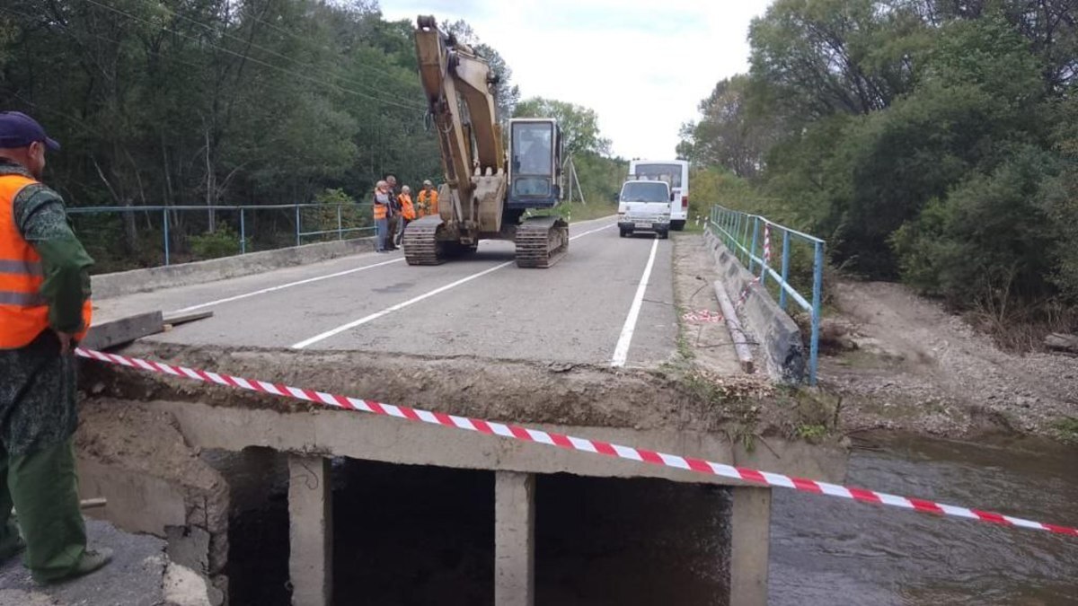 В преддверии непогоды в Приморье всё ещё отсутствует или затруднён проезд  по 15 участкам дорог – Новости Владивостока на VL.ru