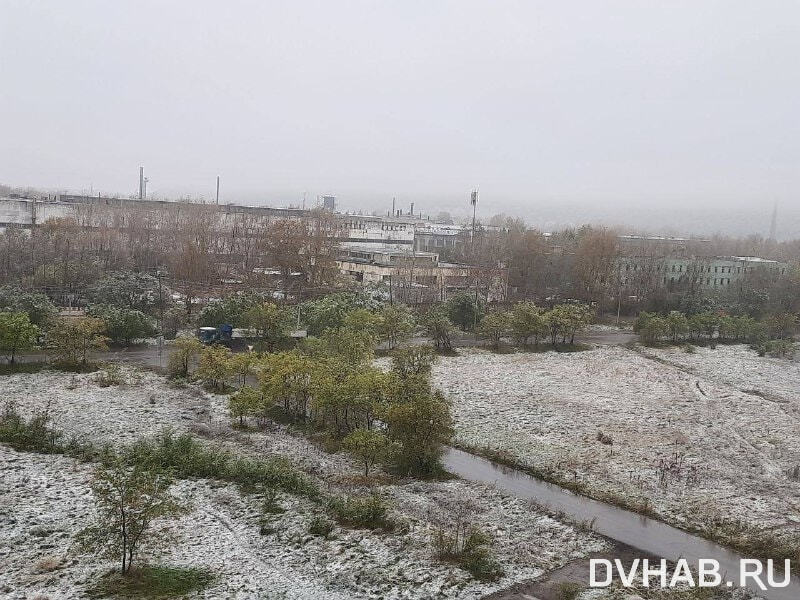 Хабаровске выпал снег. Снег в городе. Снег в городе фото. Комсомольск на Амуре снегопад. В Хабаровске выпал снег.
