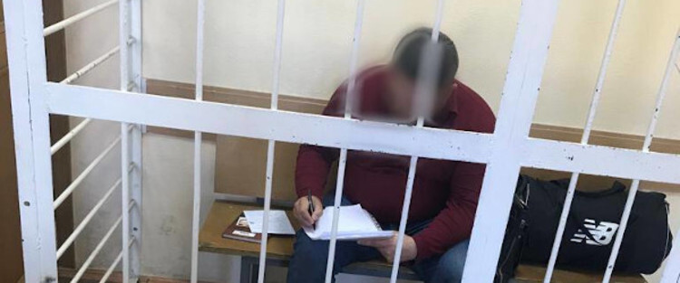 Приморье взятка. Коррупция. Дело и деньги киров директор. Сабина адамян следователь приговор. Приморье взятка.