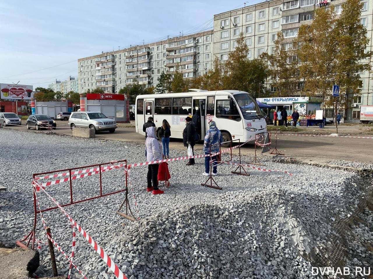 Работы на остановке «Трехгорная» парализовали движение транспорта (ВИДЕО) —  Новости Хабаровска