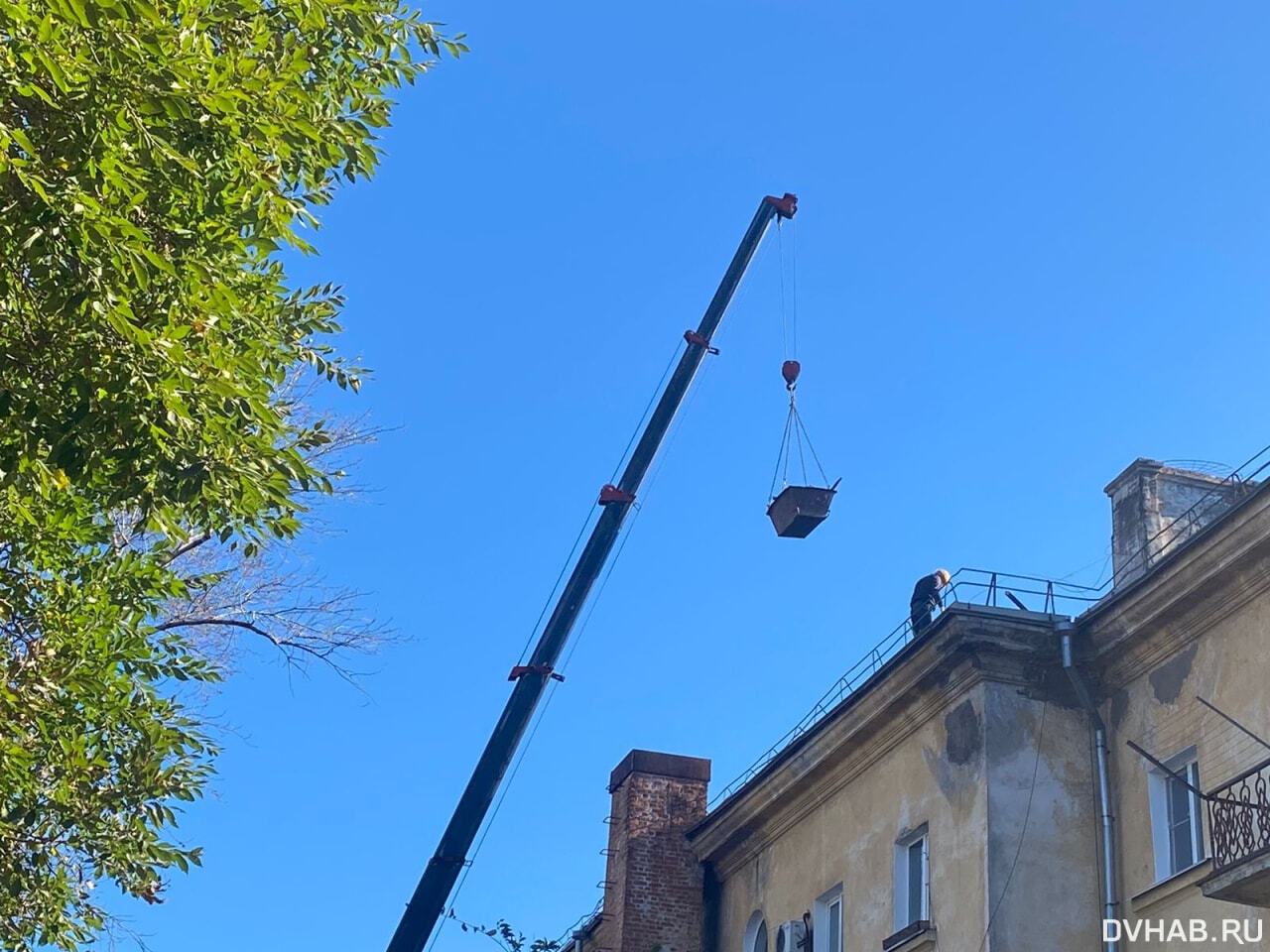 Потолок обрушился в жилой «сталинке» на Базе КАФ (ФОТО; ВИДЕО; ОБНОВЛЕНИЕ)  — Новости Хабаровска