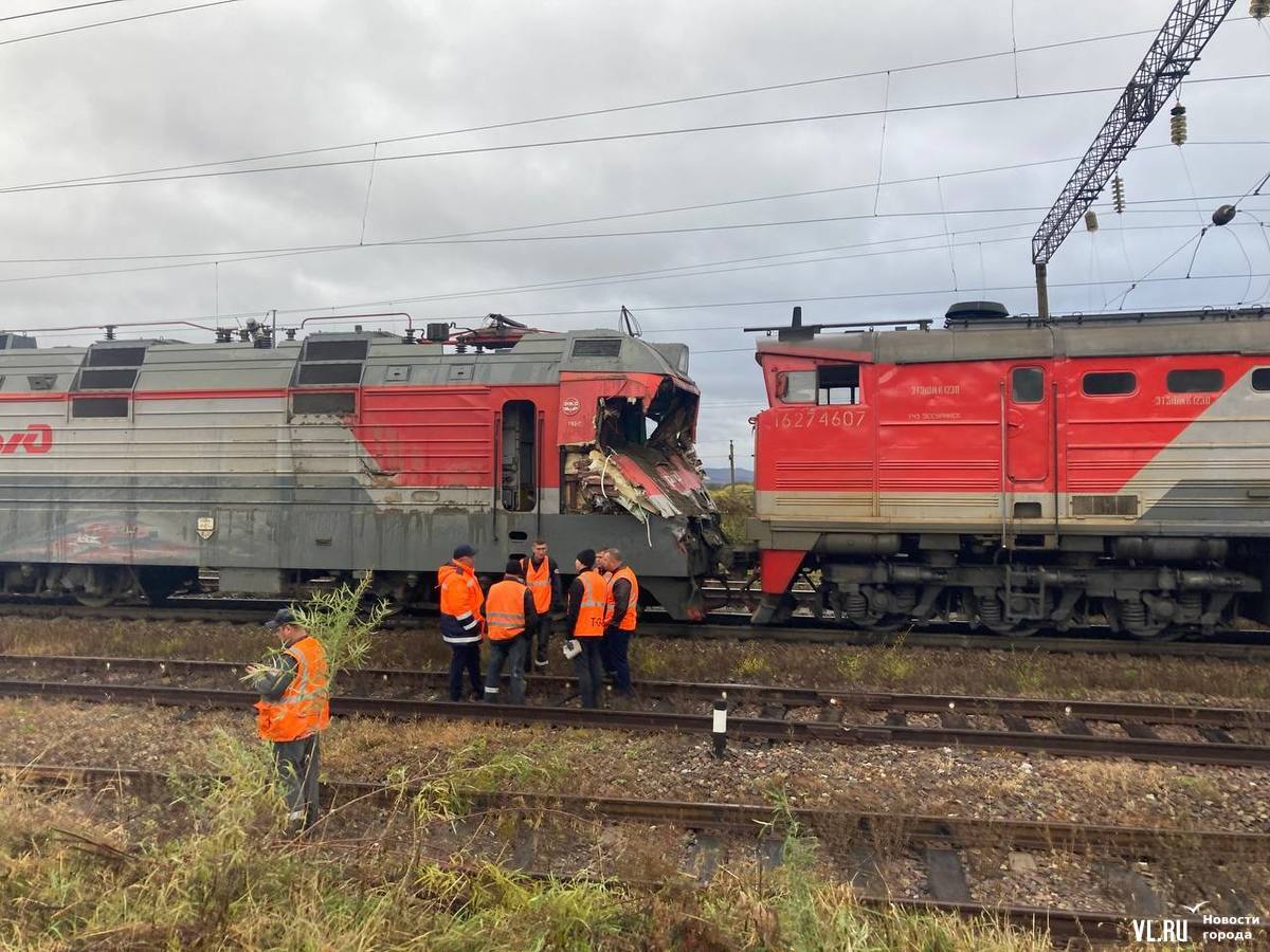 Столкновение поезда с грузовиком под Раздольным привело к задержкам  пассажирских составов (ФОТО) – Новости Владивостока на VL.ru