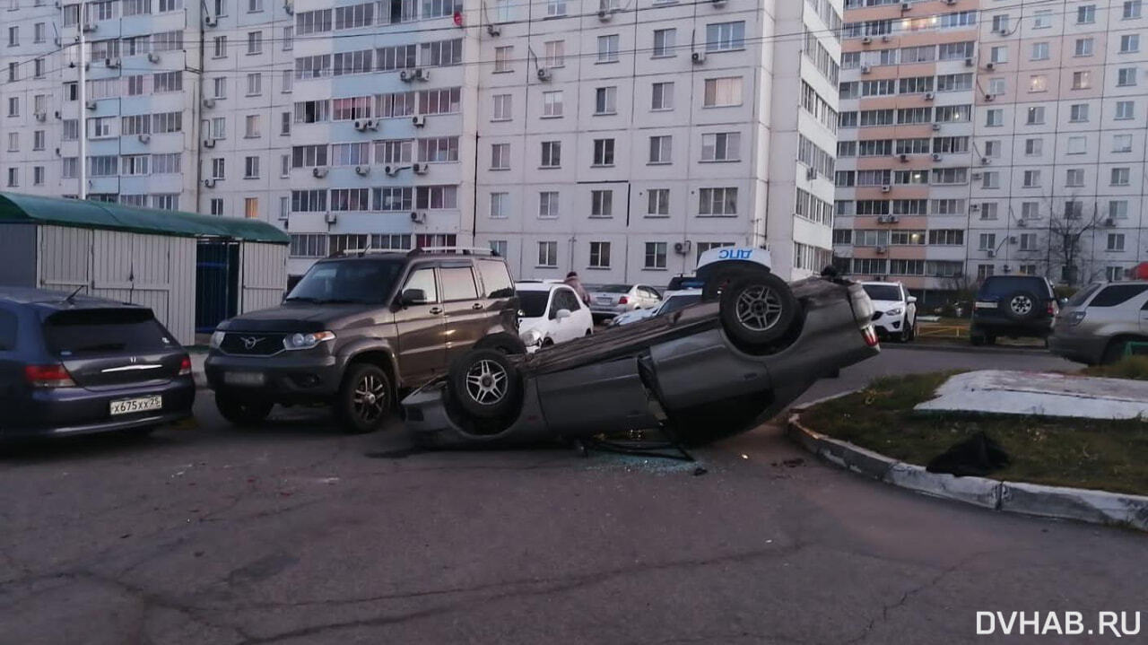 Иномарка с молодежью перевернулась на улице Олега Кошевого (ФОТО) — Новости  Хабаровска