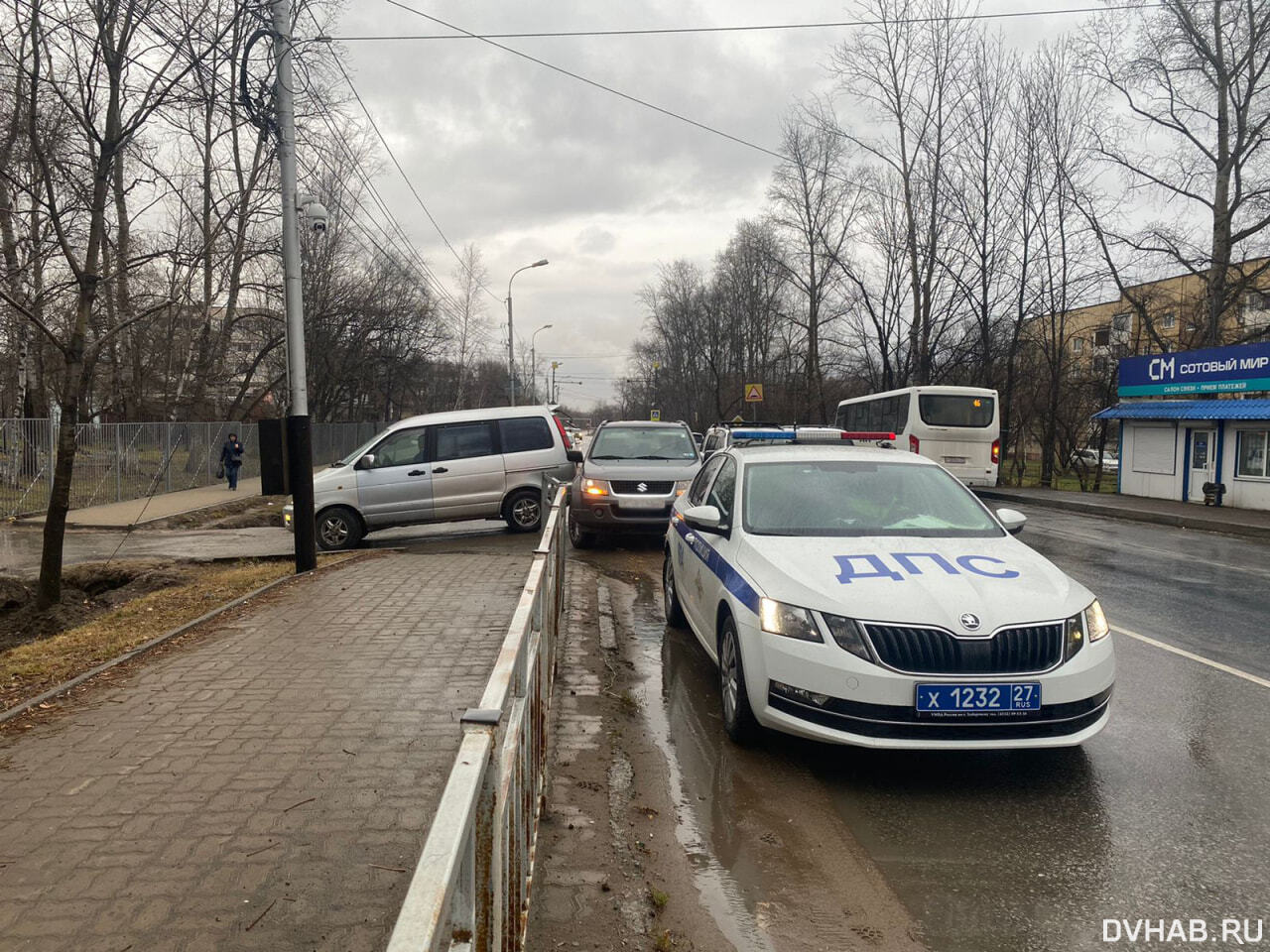 Между машинами зажало женщину на обочине дороги в Березовке (ФОТО) —  Новости Хабаровска