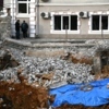 Каменный забор обрушился в понедельник — newsvl.ru