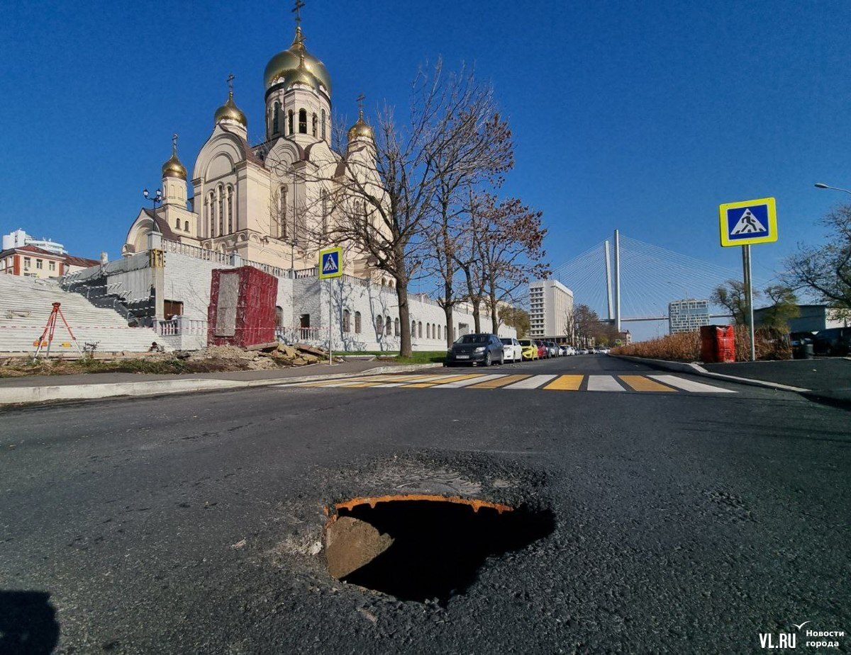 Разбитый люк на Корабельной набережной должен восстановить асфальтировавший  дорогу подрядчик (ФОТО) – Новости Владивостока на VL.ru