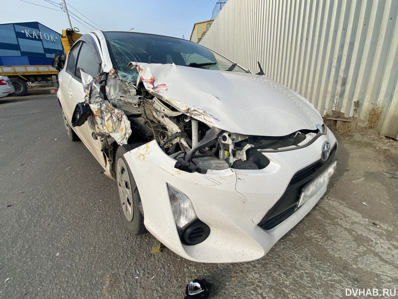 В грузовик и встречную машину врезалась автомобилистка на Промывочной  (ФОТО) — Новости Хабаровска