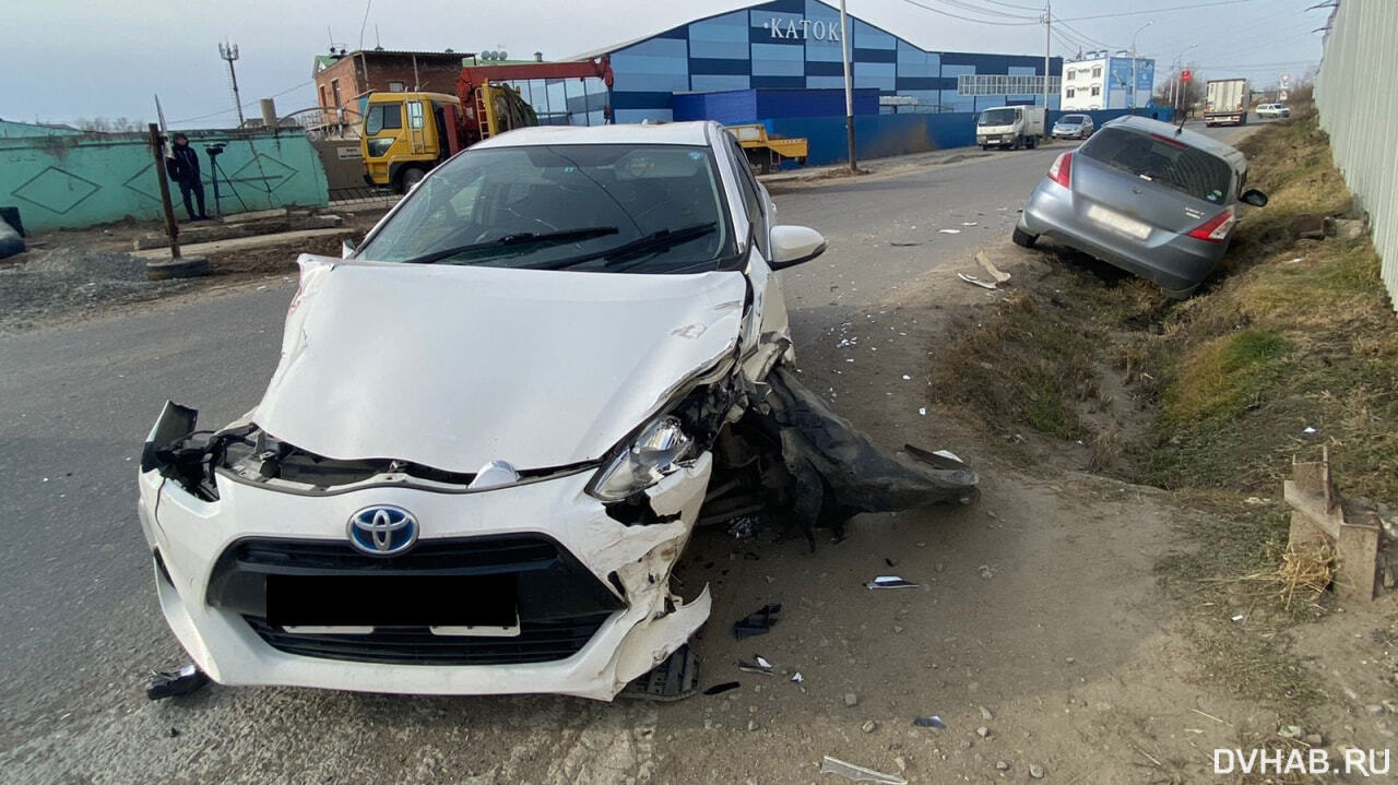 В грузовик и встречную машину врезалась автомобилистка на Промывочной  (ФОТО) — Новости Хабаровска