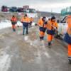 В районе Зелёного Угла посыпают спуск. Фото администрации Владивостока — newsvl.ru