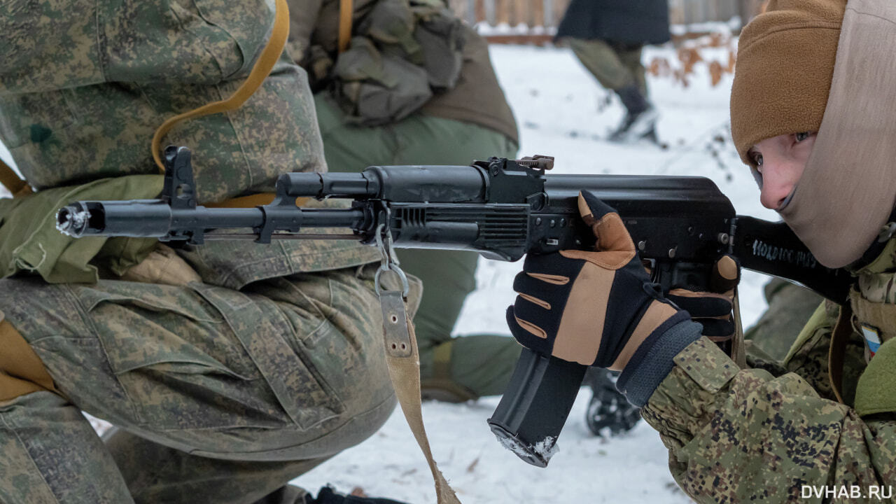 Собирать АК-74 и бросать гранаты учились хабаровчане (ФОТО) — Новости  Хабаровска