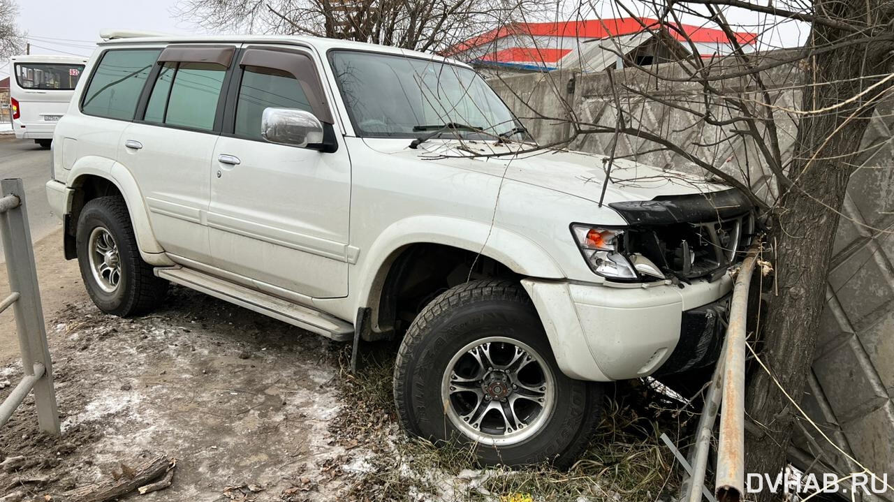 Во встречную машину врезался Nissan Safari на Краснодарской (ФОТО) —  Новости Хабаровска