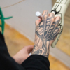 У многих посетителей выставки имеются собственные татуировки — newsvl.ru